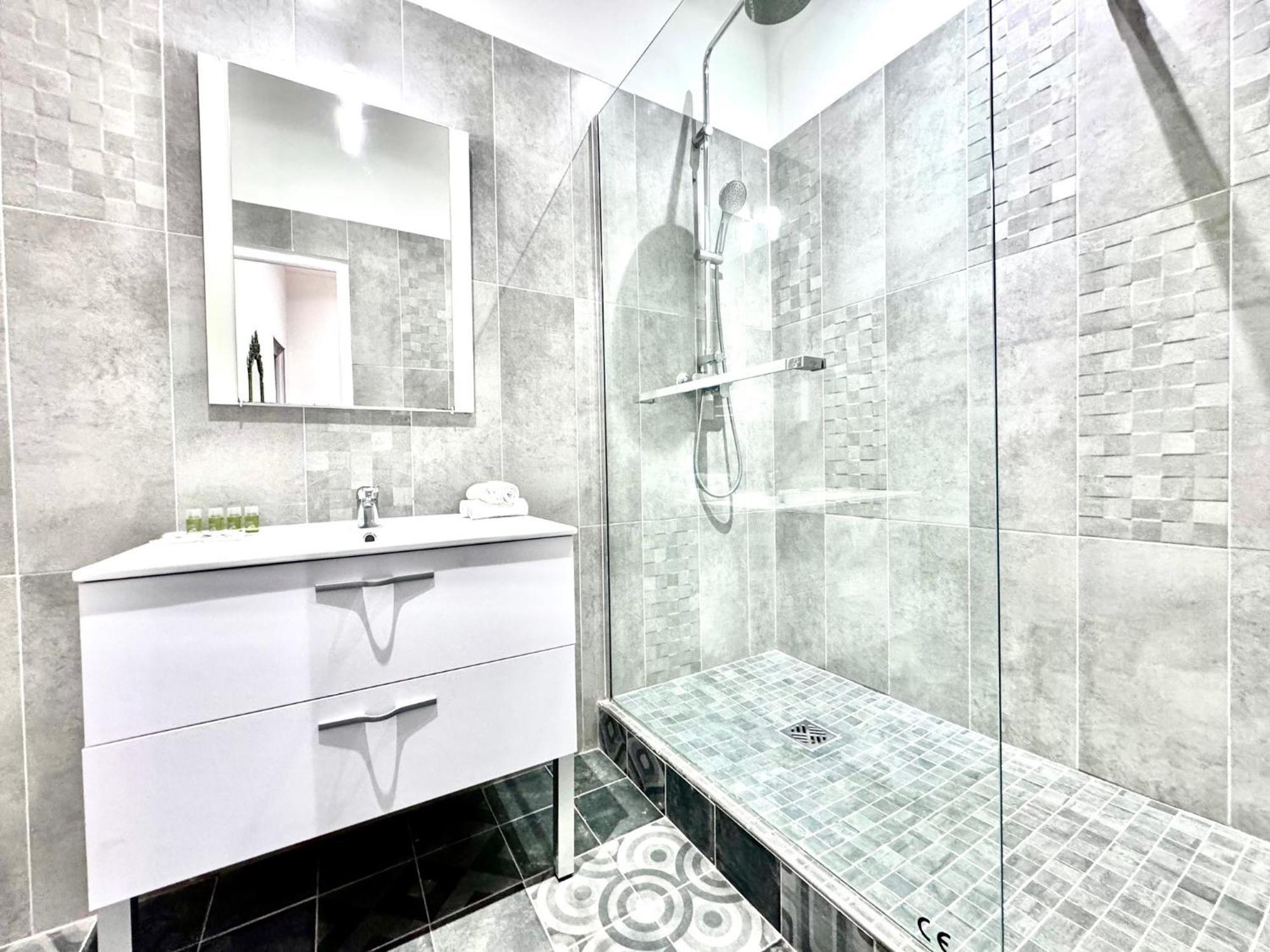 Aparthotel Riviera - Pont Vieux 2 - Old Town - Charm 2 Bedrooms Apartement Ac - 5Mn Beach Nicea Zewnętrze zdjęcie